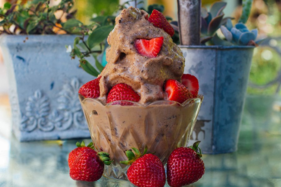 9 Shakeology Food Recipes: Peanut Butter Chocolate Shakeology Ice Cream | THEFITCLUBNETWORK.COM